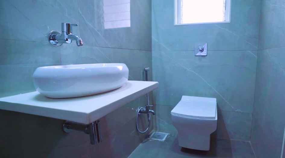 Rakshi-Elanza-Gallery-Common-Toilet